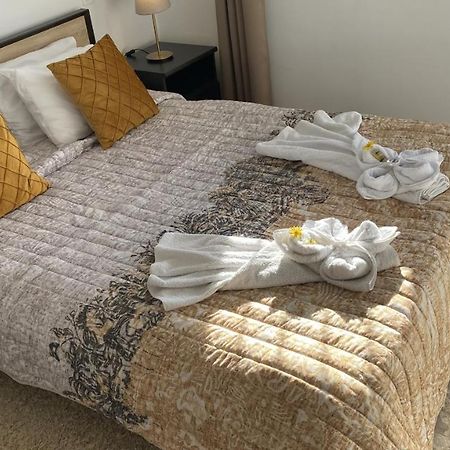Patras Golden Suite Ngoại thất bức ảnh
