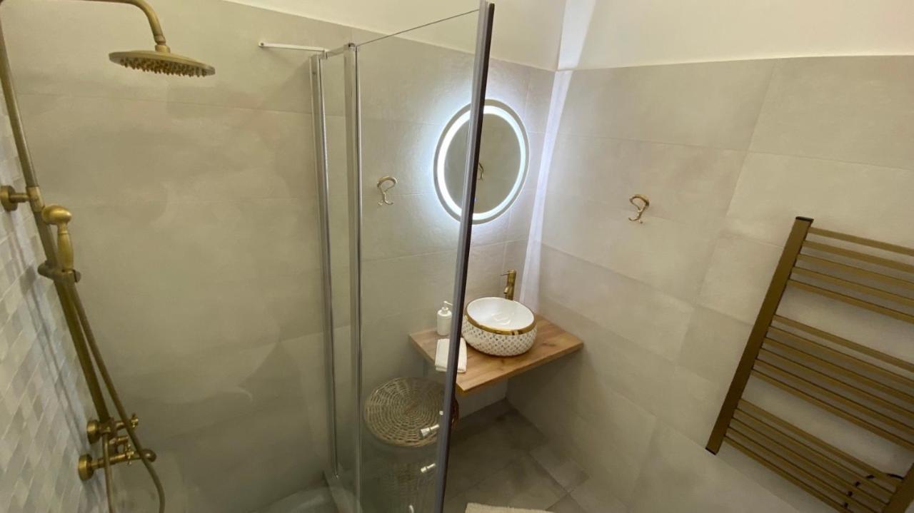 Patras Golden Suite Ngoại thất bức ảnh
