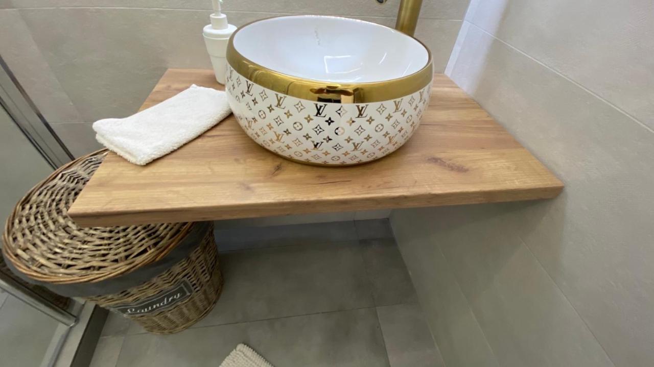 Patras Golden Suite Ngoại thất bức ảnh